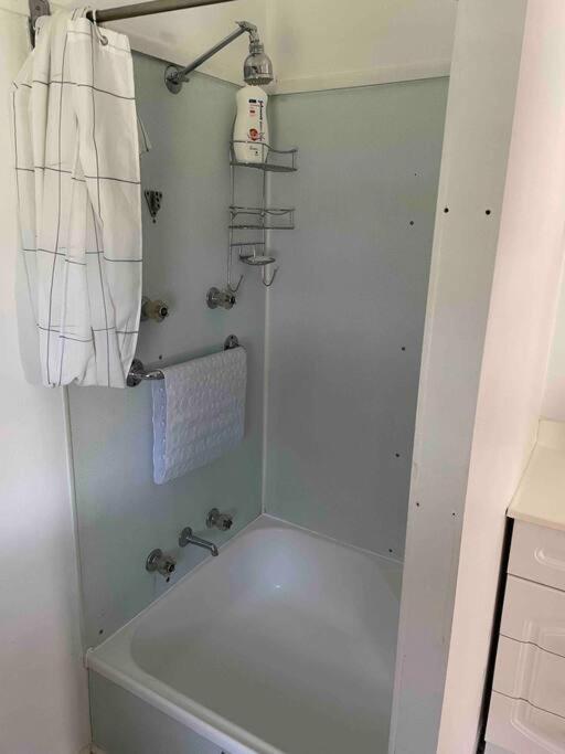Cottage. 5min To Beach.pets Sawtell